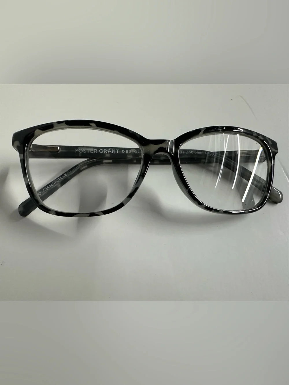 Foster Grand Black Tortoise Shell Readers with case & cloth